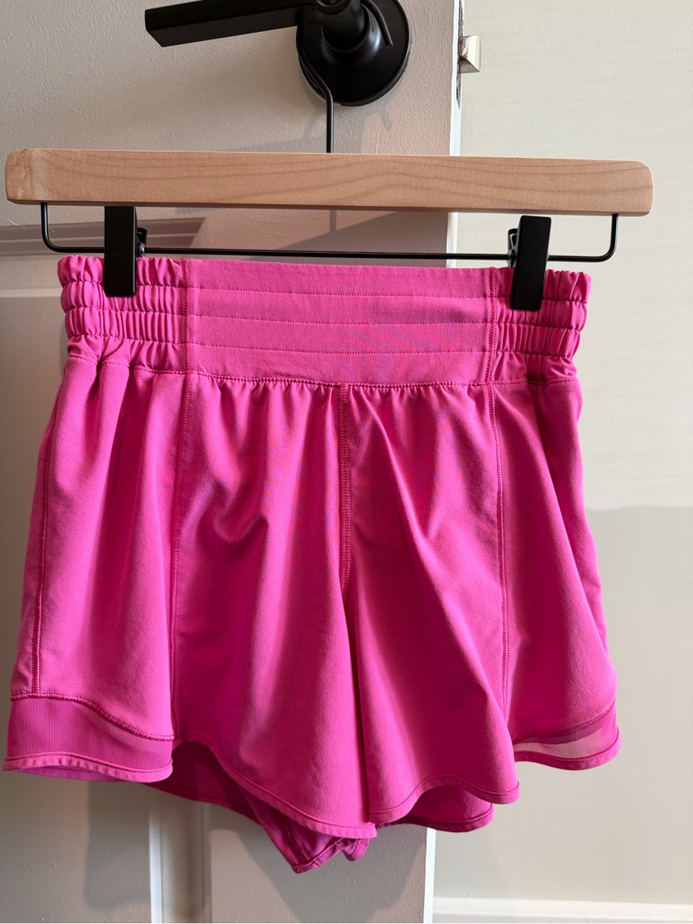 lululemon - Hotty Hot High-Rise Lined Short 4”, 2, Sonic Pink